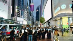 Hong Kong, polizia arresta 2 persone alla vigilia dell’anniversario del massacro di piazza Tienanmen
