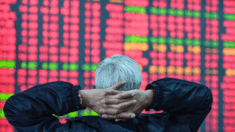 Il mercato azionario cinese scende di nuovo sotto i 3.000 punti, nonostante gli interventi del Pcc