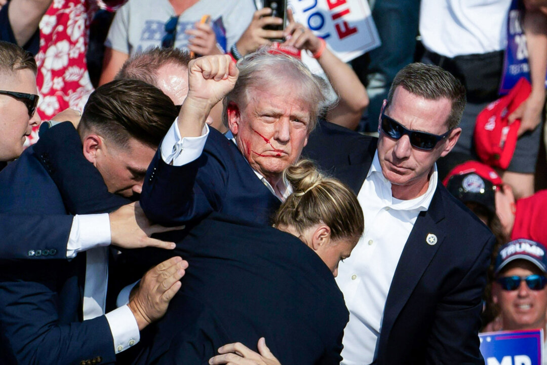 Tsunami Trump, l’uomo che sta “rifondando” gli Stati Uniti