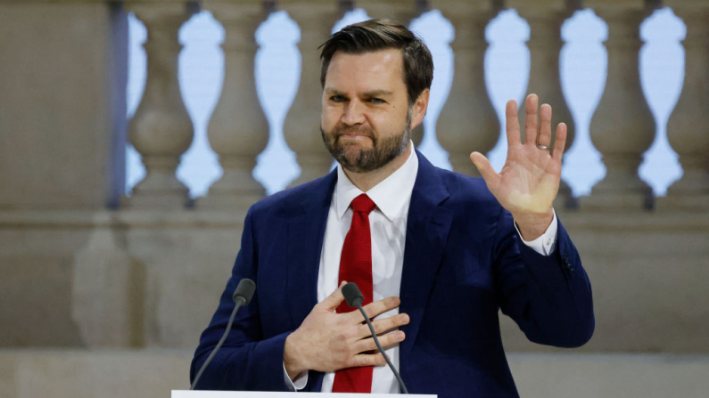 JD Vance all'Artificial Intelligence Action Summit di Parigi, 11 febbraio 2025 (foto: Ludovic Marin/AFP via Getty Images.