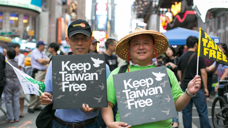 Manifestazione per la libertà di Taiwan a Times Square, New York (foto: Benjamin Chasteen/Epoch Times).