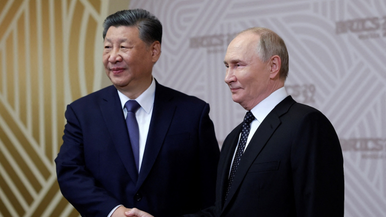 Xi Jinping e Vladimir Putin, foto di repertorio (REUTERS/Maxim Shemetov/Pool/File Photo).