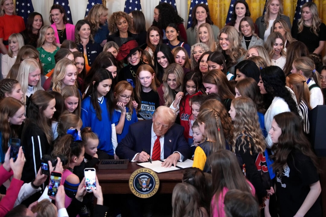 Trump vieta agli uomini di gareggiare contro le donne