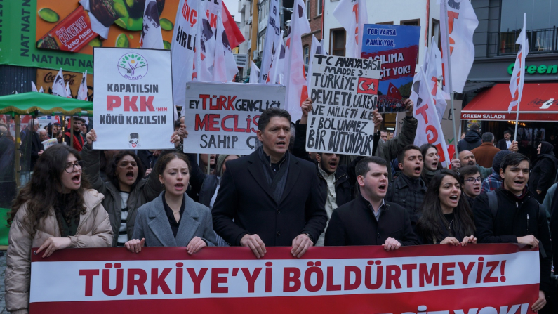 Protesta a Istanbul,  16 Febbraio 2025. (foto: © Tolga Uluturk/ZUMA Press Wire via Ansa).