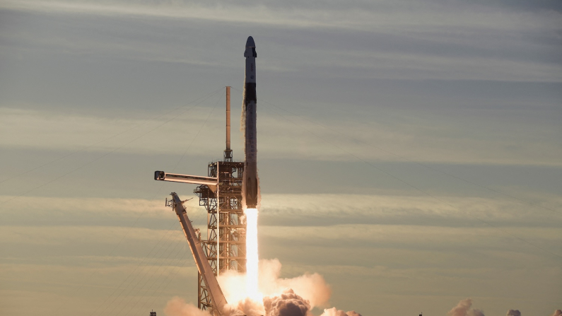 Razzo SpaceX Falcon 9 rocket, Cape Canaveral (foto d'archivio, REUTERS/Steve Nesius).