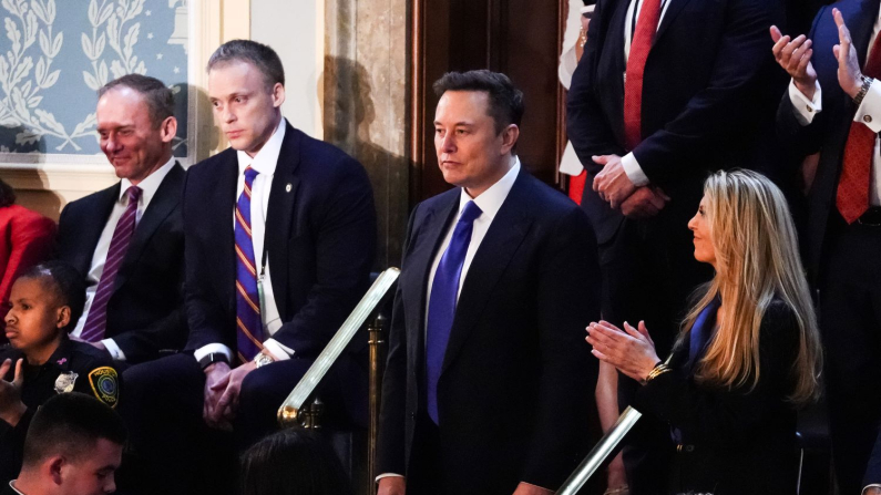 Elon Musk, consigliere senior del presidente alla Casa Bianca e AD, partecipa al discorso del presidente Donald Trump a una sessione congiunta del Congresso nella Camera dei rappresentanti a Capitol Hill, a Washington, il 4 marzo 2025 (Madalina Vasiliu/The Epoch Times)