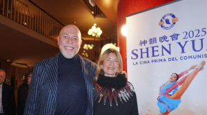 Migliaia di chilometri per vedere Shen Yun