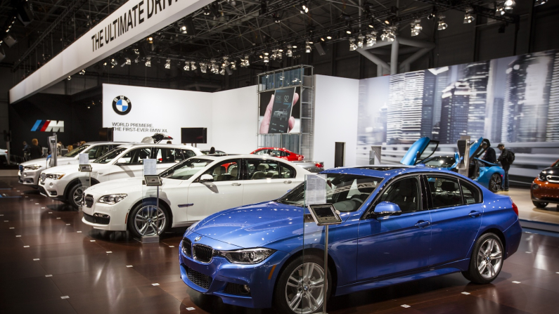 Berline BMW in esposizione al Salone Internazionale dell'Auto di New York 2014 (foto d'archivio Edward Dye/The Epoch Times).





