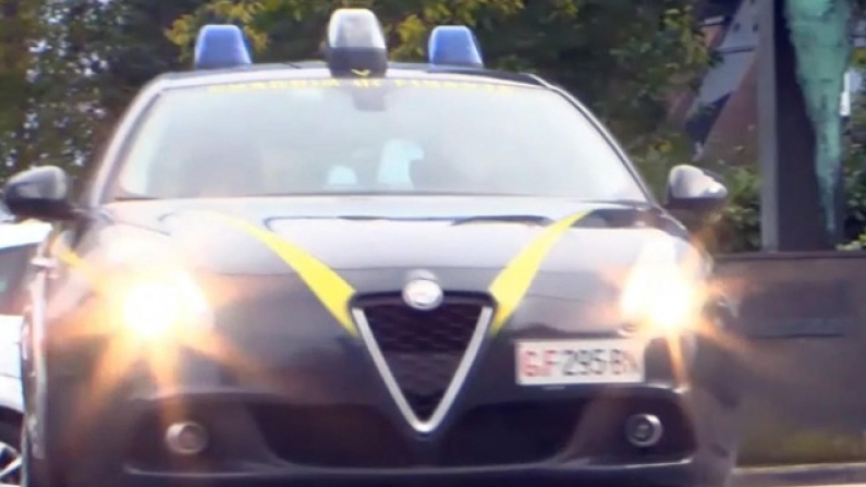 Volante della Guardia di Finanza in azione (foto d'archivio, ANSA/GUARDIA DI FINANZA)