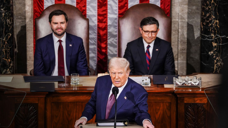 Il presidente Donald Trump si rivolge a una sessione congiunta del Congresso nella Camera della Camera dei Rappresentanti al Campidoglio di Washington il 4 marzo 2025 (Madalina Vasiliu/The Epoch Times)







