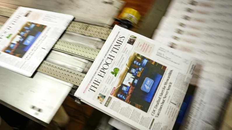 Il giornale Epoch Times viene stampato presso Epoch Press a Wayne, N.J., il 24 gennaio 2024 (Samira Bouaou/The Epoch Times)