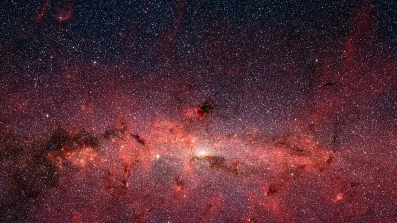 Immagine a infrarossi scattata dal telescopio spaziale Spitzer. Innumerevoli stelle compongono la Via Lattea. Pubblico dominio