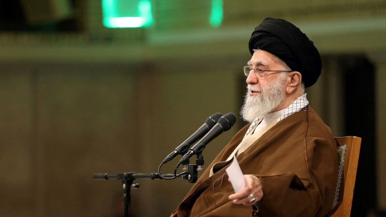 La Guida Suprema dell'Iran, l'Ayatollah Ali Khamenei, Teheran, 12 febbraio 2025 (foto: West Asia News Agency, distribuito tramite Reuters/Foto d'archivio)